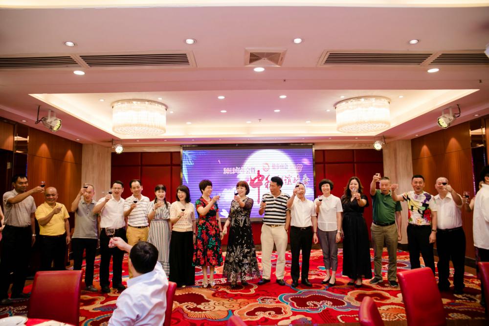 1571887408248236.jpg (1)19年盐步商会年会暨中秋晚会.jpg